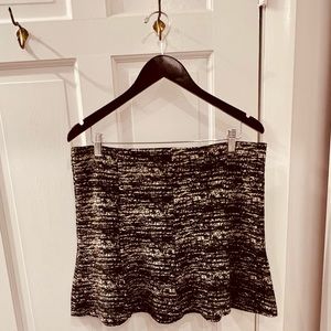 Banana Republic | Black & Cream Jacquard Fit & Flare Mini Skirt - Size 14 - EUC